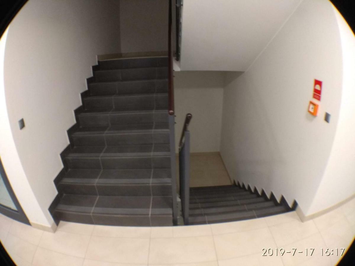 1120 Smialego 41 - Tanie Pokoje W Apartamencie - Samodzielne Zameldowanie - Self Check In Познань Экстерьер фото